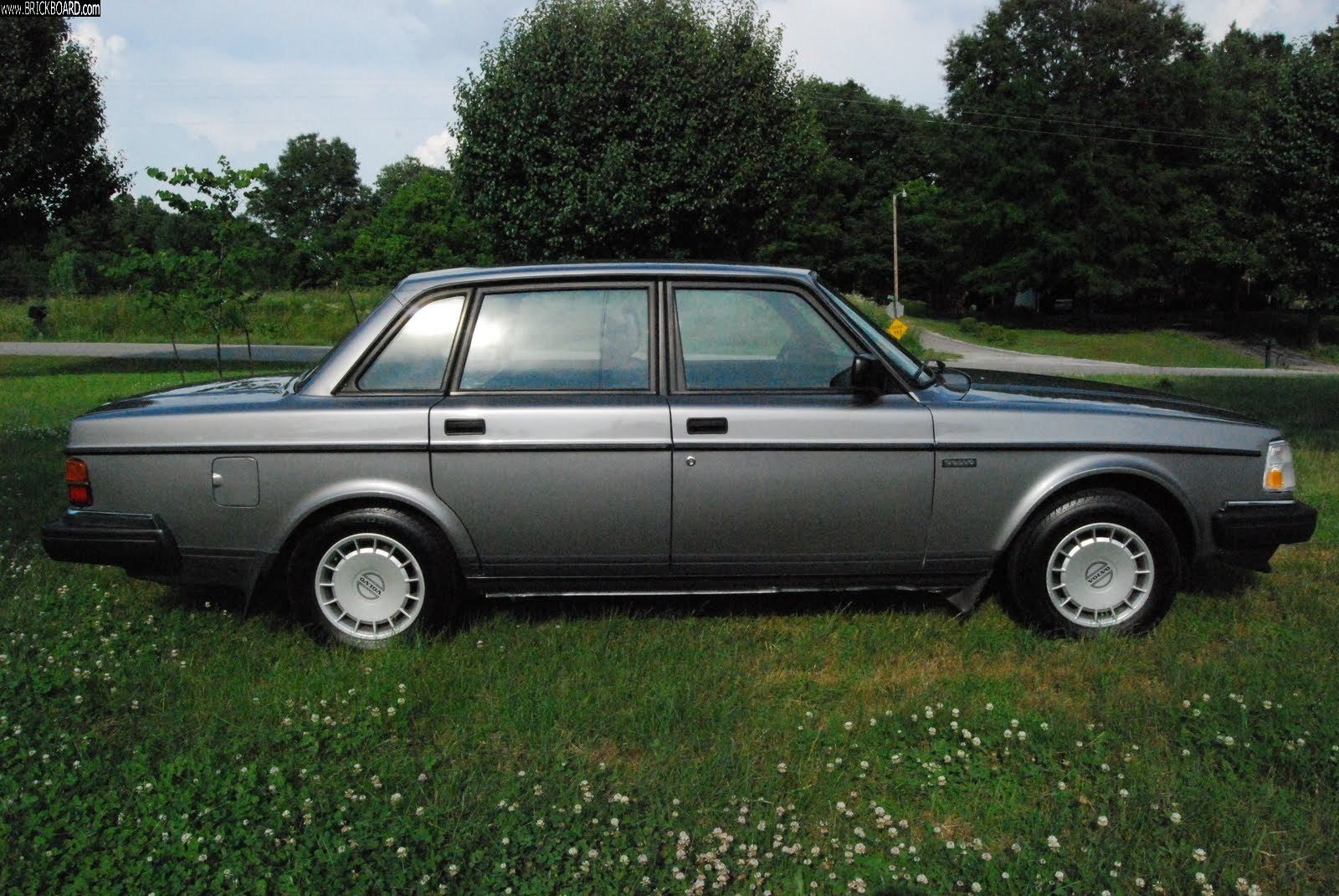 Volvo -- Stormy's 92 240dl - after repaint