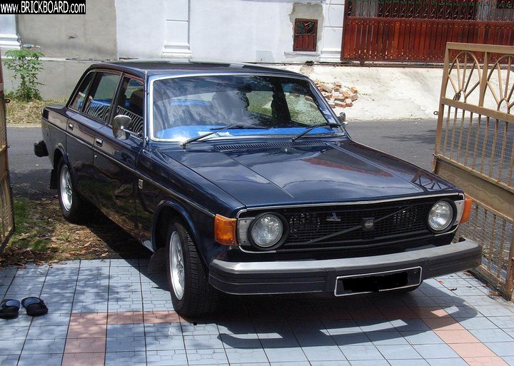 Volvo 140-160 -- 1974 Volvo 144